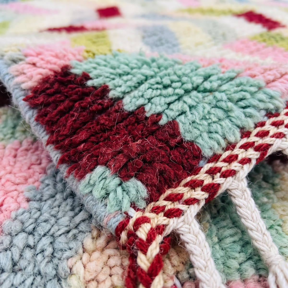 Handmade Moroccan Wool Rug Azilal / Boujaad Style | Multicolor Herringbone Chevron Pattern Atlas Carpet